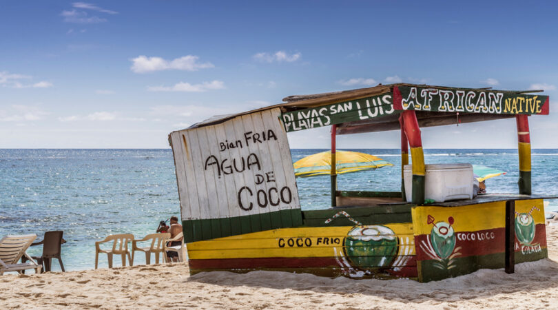 Coconut-water-sale-in-the-coast