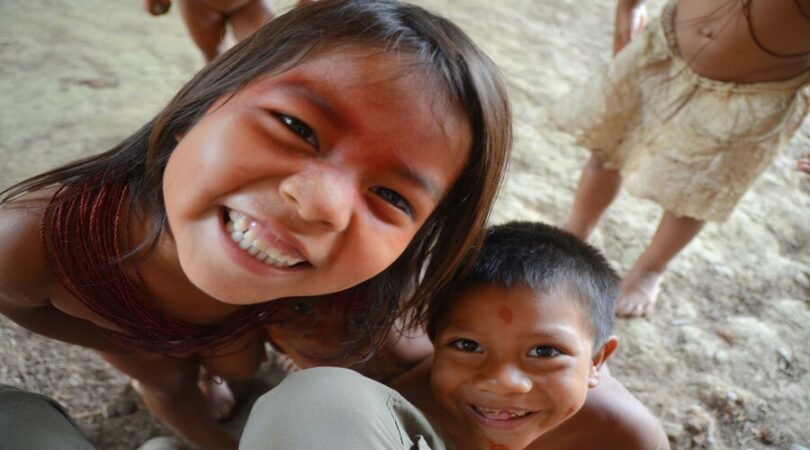 Bambini in Amazzonia