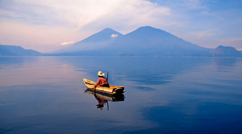 Pescatore al lago Atitlan