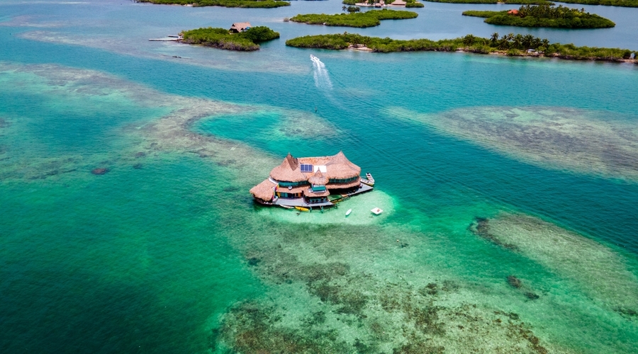 House-in-the-middle-of-the-ocean-in-the-San-Bernardo-archipelago-near-the-Rosario-Islands-in-Cartagena