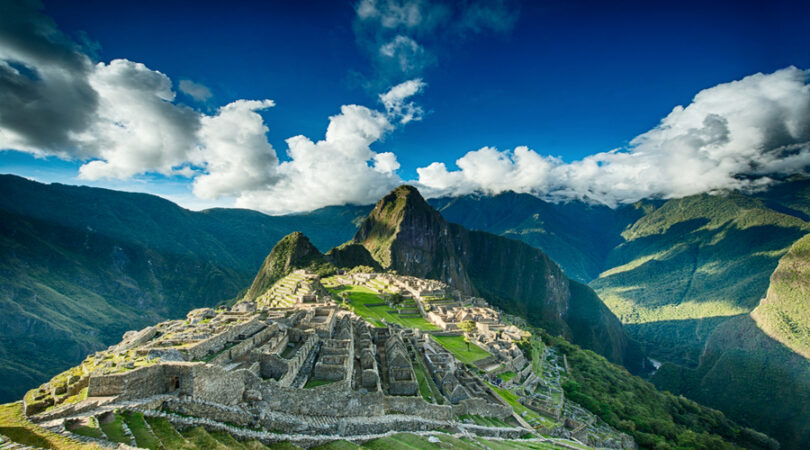 Machu-Picchu-bella-panoramica-panoramica-sopra-il-sito-del-patrimonio-mondiale