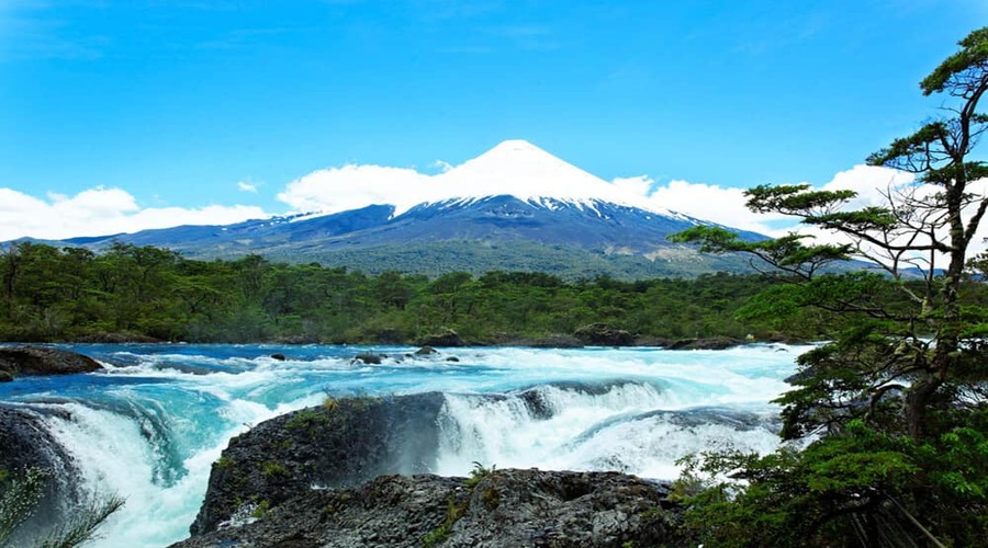 Cascate Petrohue con il vulcano Osorno sullo sfondo