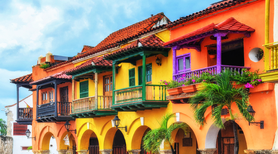 Plaza-de-los-Coches-inside-the-walled-city-of-Cartagena