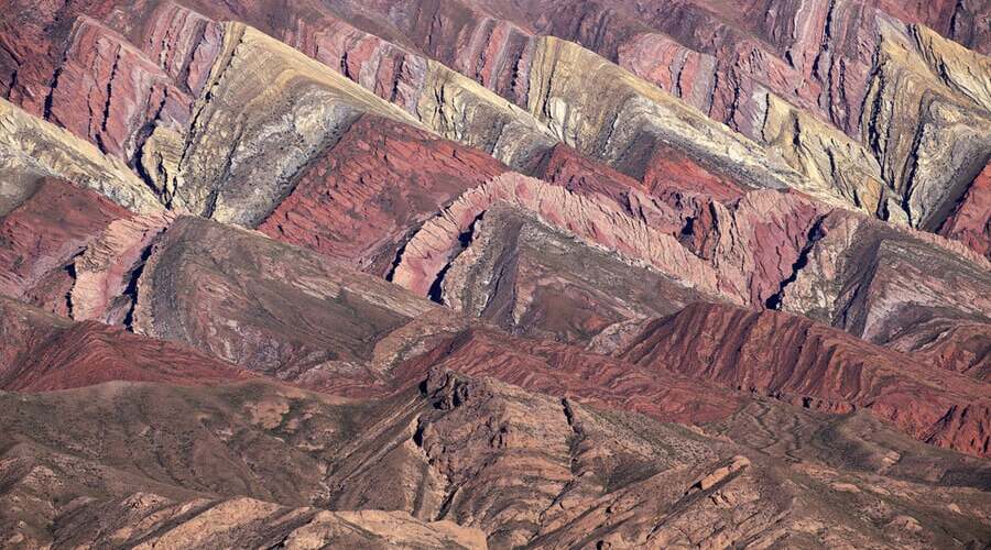 Quebrada-de-Humahuaca_Hornocal-montagna-del-14-colorii