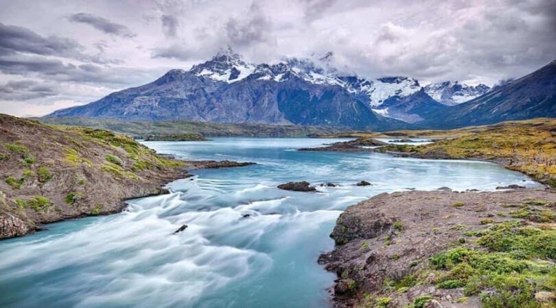 Il Rio-Paine-vicino -alla cascate Salto-Grande, Torres-del-Paine-Patagonia-Cile