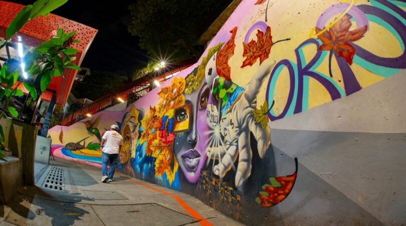 Urban-art-and-graffiti-of-Comuna-13-of-Medellin