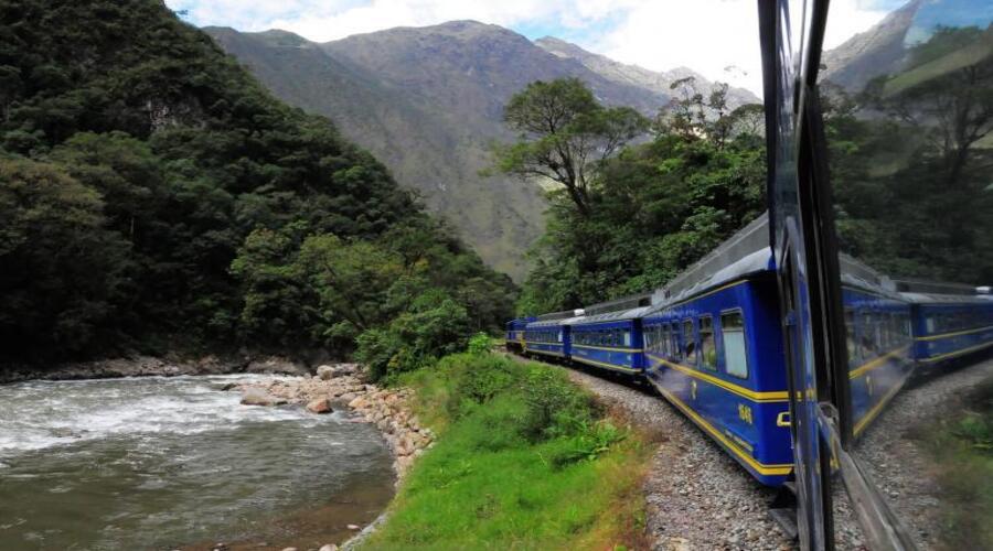 In treno verso Aguas Calientes