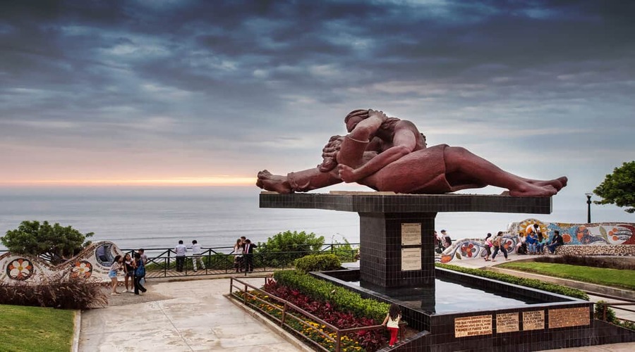 Lima, statua del Bacio