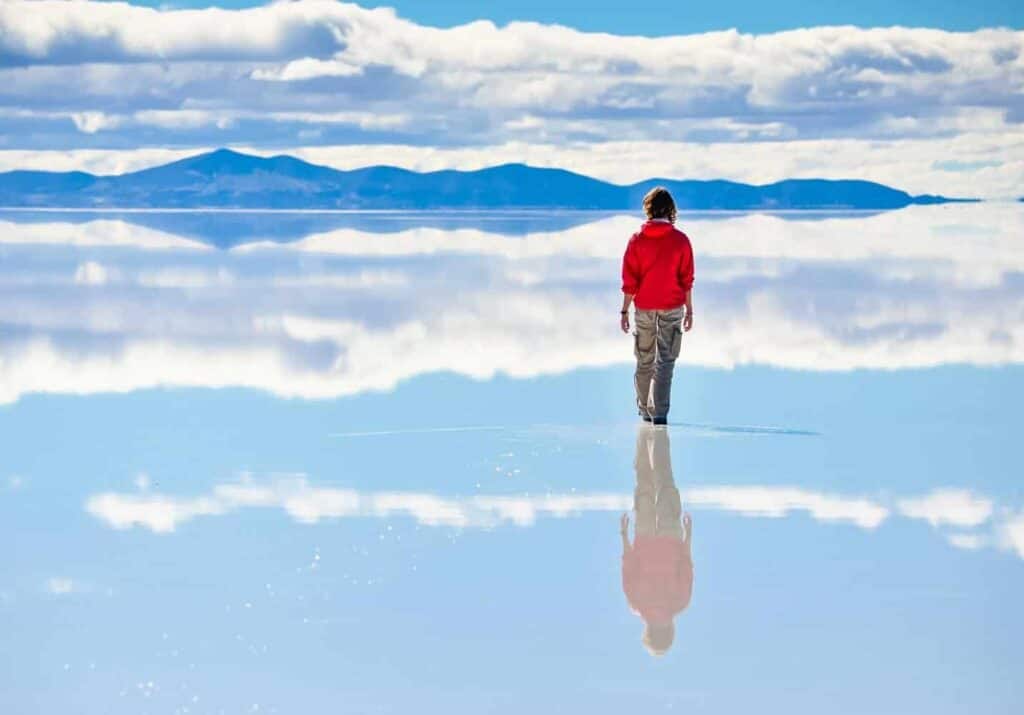 Salar de Uyuni Bolivia- riflesso sull'acqua