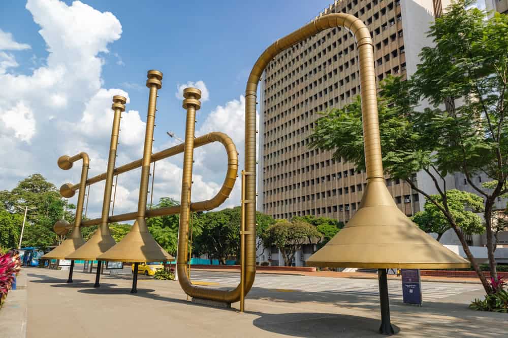 Jairo-Varela-Square-and-in-the-background-the-Municipal-Administrative-Center-building