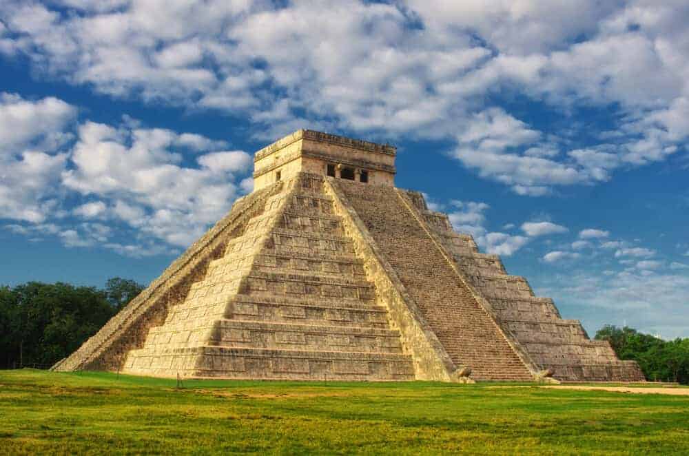 Pyramid-in-Chichen-Itza-Temple-of-Kukulkan.-Yucatan-Mexico