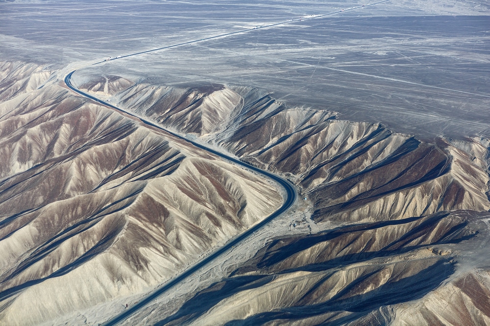 autostrada-panamericana-nella-zona-del-deserto-di-Nazca-Peru-Sud-America