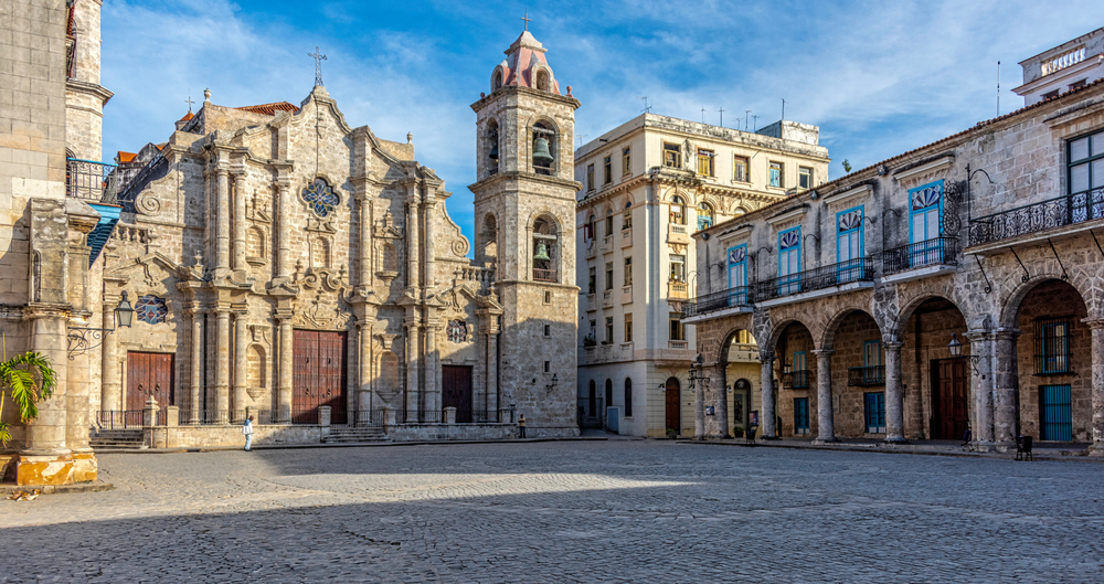 A-well-kept-beautiful-old-cathedral-with-a-square-in-Havana