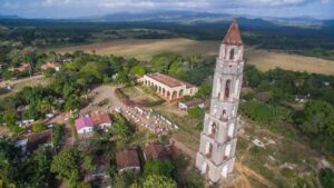 Iznaga-Tower-in-Valle-de-los-Ingenios