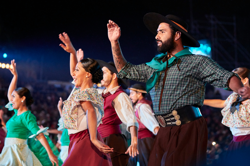 Fiesta-Nacional-de-la-Vendimia-the-show-called-22Tejido-en-Tiempo-de-Vendimia22