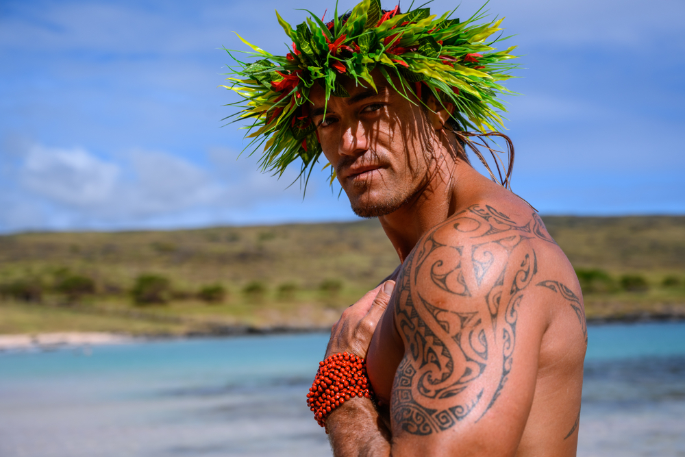 Rapa-Nui-man-dressed-in-native-costume-for-a-pictorial-shoot-by-the-beach-in-Rapa-Nui-Island-Chile