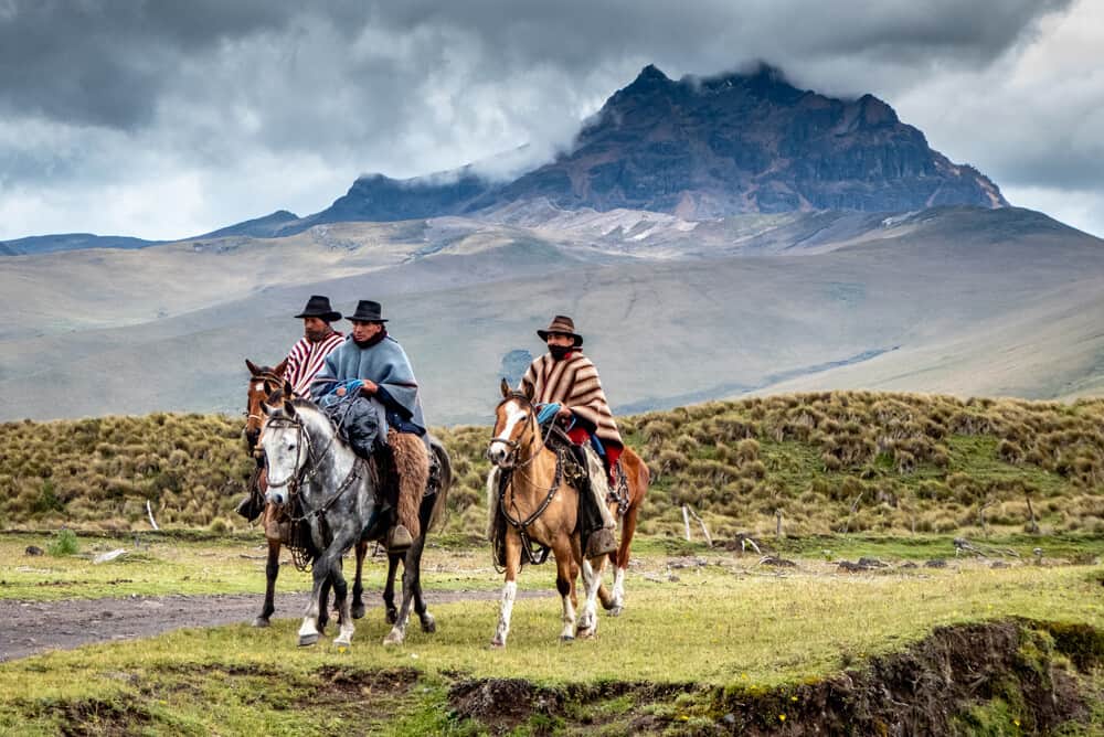 3 cavalieri nel Parco del Cotopaxi