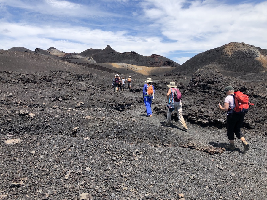 Sierra Negra-escursionisti sulla lava