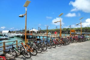 Puerto Ayora-porto con biciltette